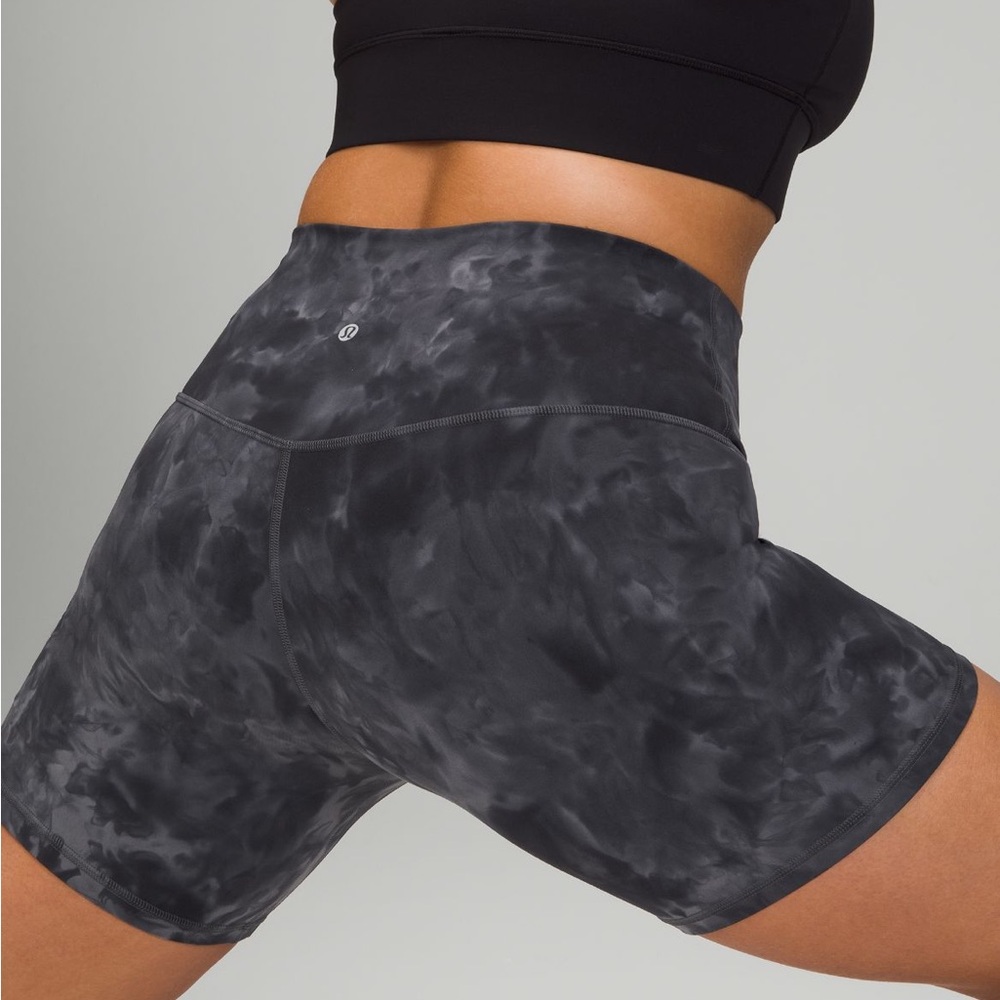 Lululemon size 6 align short, 6” inseam in color “Diamond Dye Pitch Grey”